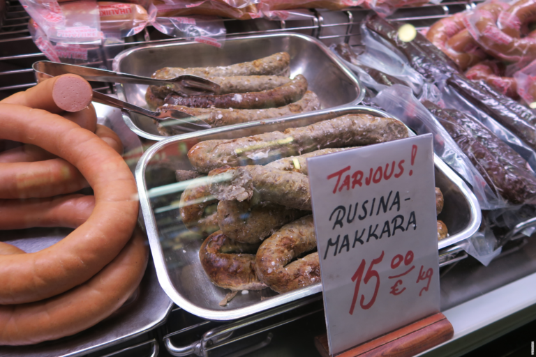 Läs mer om artikeln Rusinamakkara: En traditionell delikatess från Finland